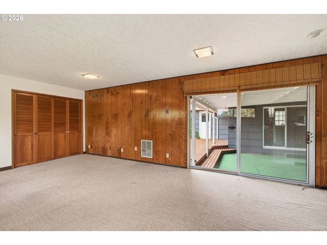2 PACIFIC Pl, Longview, WA 98632