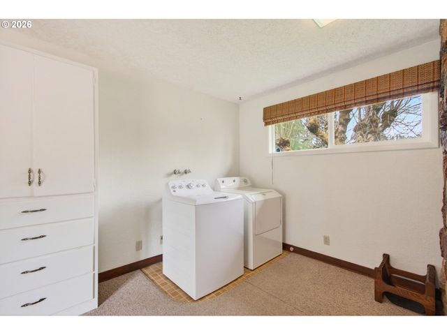 2 PACIFIC Pl, Longview, WA 98632