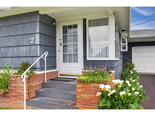 2 PACIFIC Pl, Longview, WA 98632