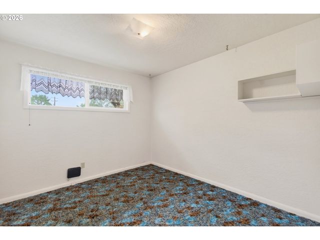 2 PACIFIC Pl, Longview, WA 98632