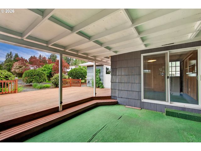 2 PACIFIC Pl, Longview, WA 98632