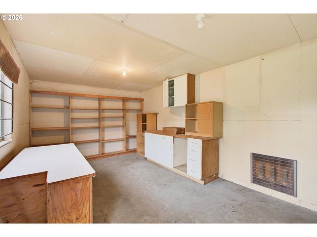 2 PACIFIC Pl, Longview, WA 98632