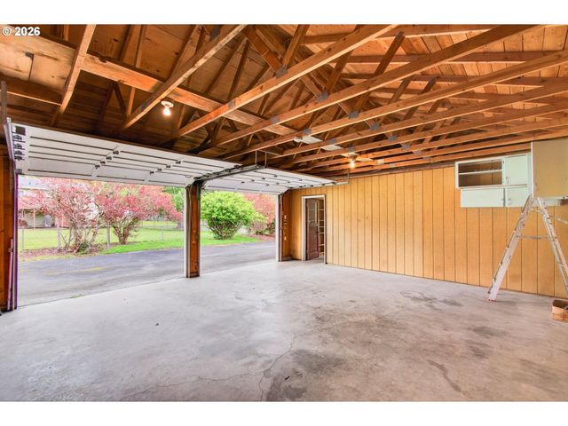 2 PACIFIC Pl, Longview, WA 98632