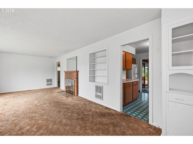 2 PACIFIC Pl, Longview, WA 98632