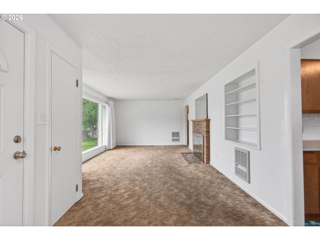 2 PACIFIC Pl, Longview, WA 98632