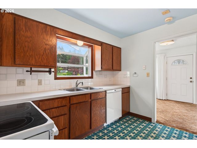 2 PACIFIC Pl, Longview, WA 98632