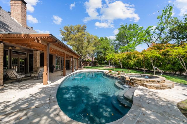 2020 Crown Knoll Lane, Plano, TX 75093