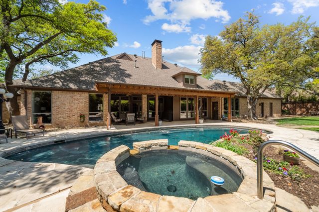 2020 Crown Knoll Lane, Plano, TX 75093