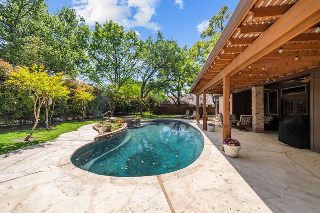 2020 Crown Knoll Lane, Plano, TX 75093