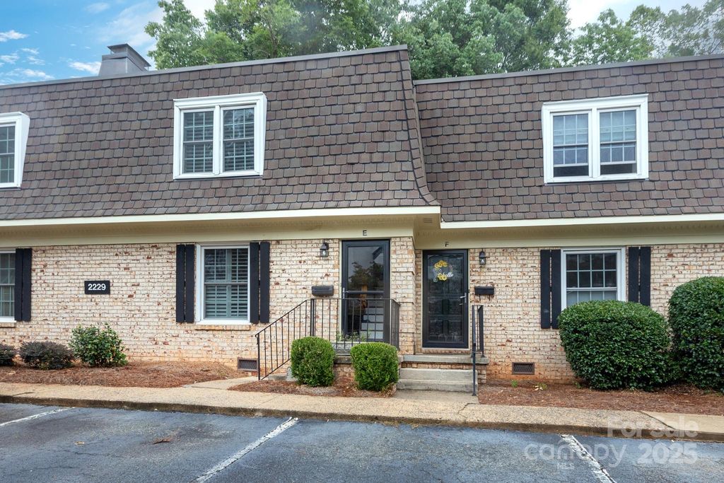 2229 Rexford Road E, Charlotte, NC 28211