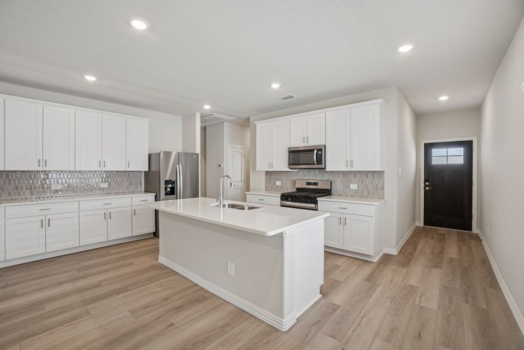 705 Leavenworth Drive, Princeton, TX 75071