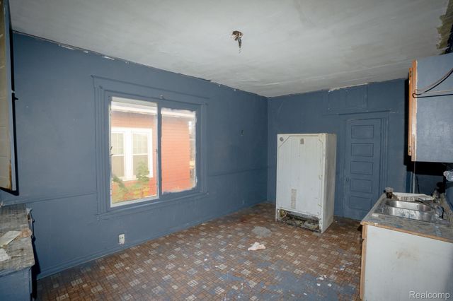 3673 Seyburn Street, Detroit, MI 48214