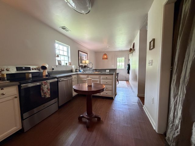 82 Elberta St, Nashville, TN 37210