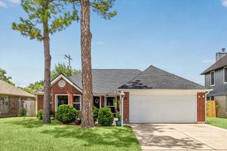1121 Woodchase Drive, Pearland, TX 77581