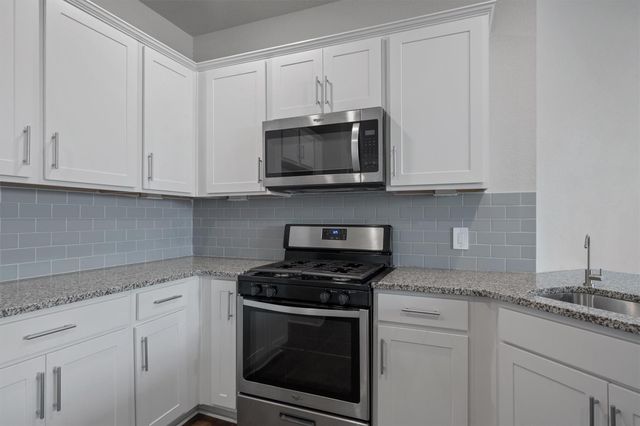162 Solitude DR, San Marcos, TX 78666