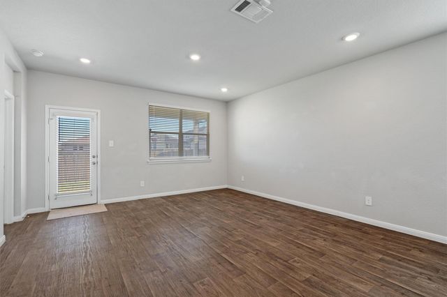 162 Solitude DR, San Marcos, TX 78666