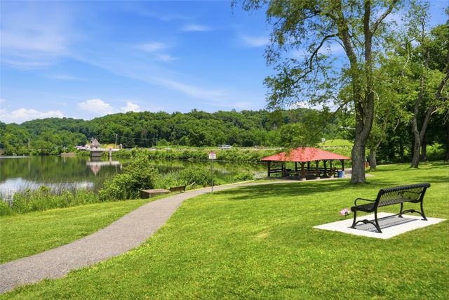 9732 Bellcrest Rd, Mccandless, PA 15237