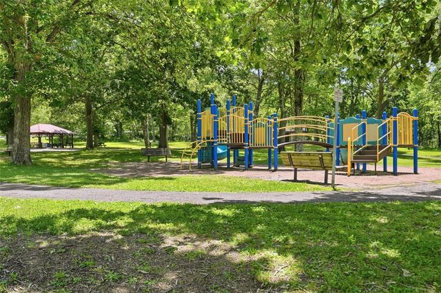 9732 Bellcrest Rd, Mccandless, PA 15237