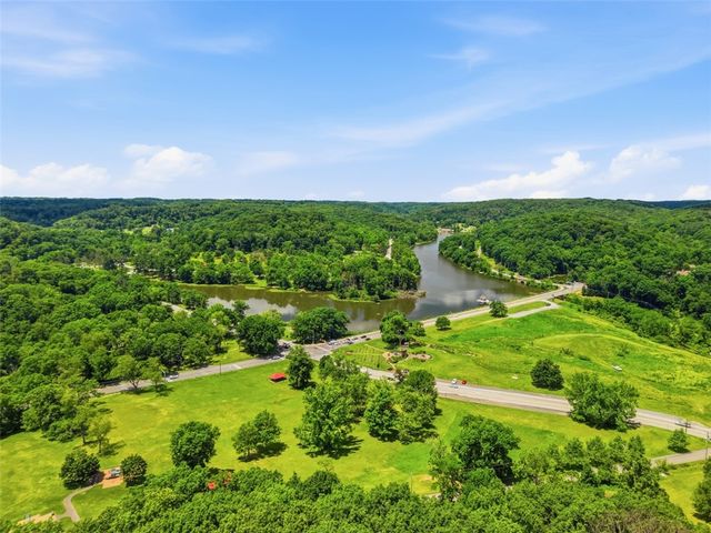 9732 Bellcrest Rd, Mccandless, PA 15237