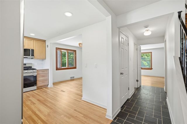 9732 Bellcrest Rd, Mccandless, PA 15237