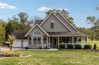 3013 Woodfield Dr, Hopewell Twp, PA 15001