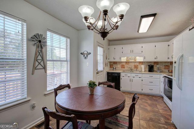 15 Cobblestone Court, Douglasville, GA 30134