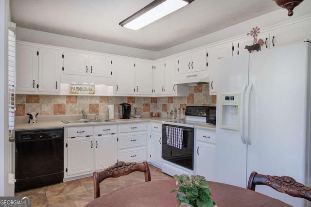 15 Cobblestone Court, Douglasville, GA 30134