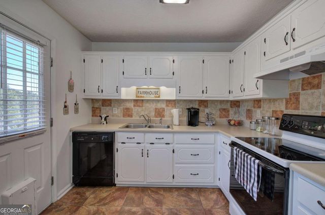 15 Cobblestone Court, Douglasville, GA 30134