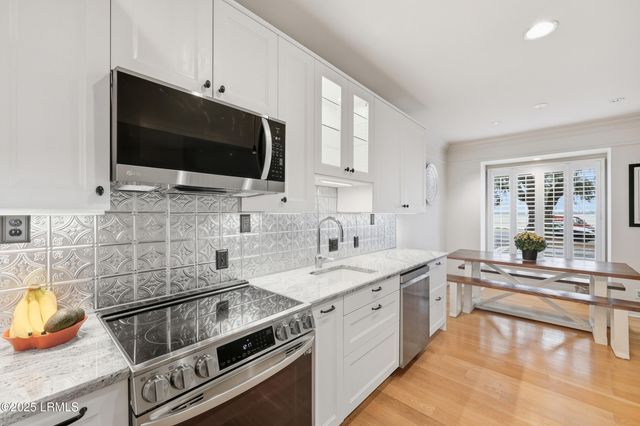 895 Ribaut Rd Apt 14, Beaufort, SC 29902