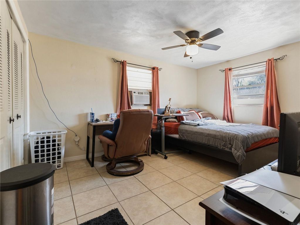 Image 11 of property listing at 613 S WILLOW AVENUE, Avon Park, FL 33825