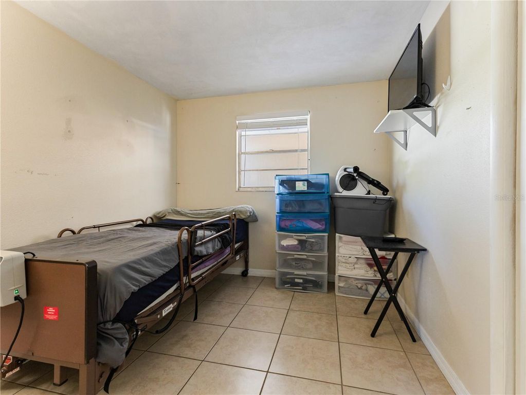 Image 14 of property listing at 613 S WILLOW AVENUE, Avon Park, FL 33825