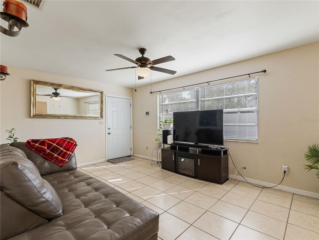 Image 21 of property listing at 613 S WILLOW AVENUE, Avon Park, FL 33825