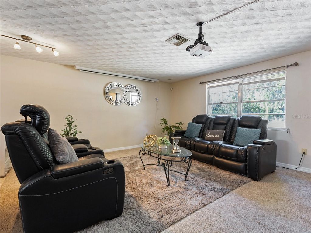 Image 27 of property listing at 613 S WILLOW AVENUE, Avon Park, FL 33825