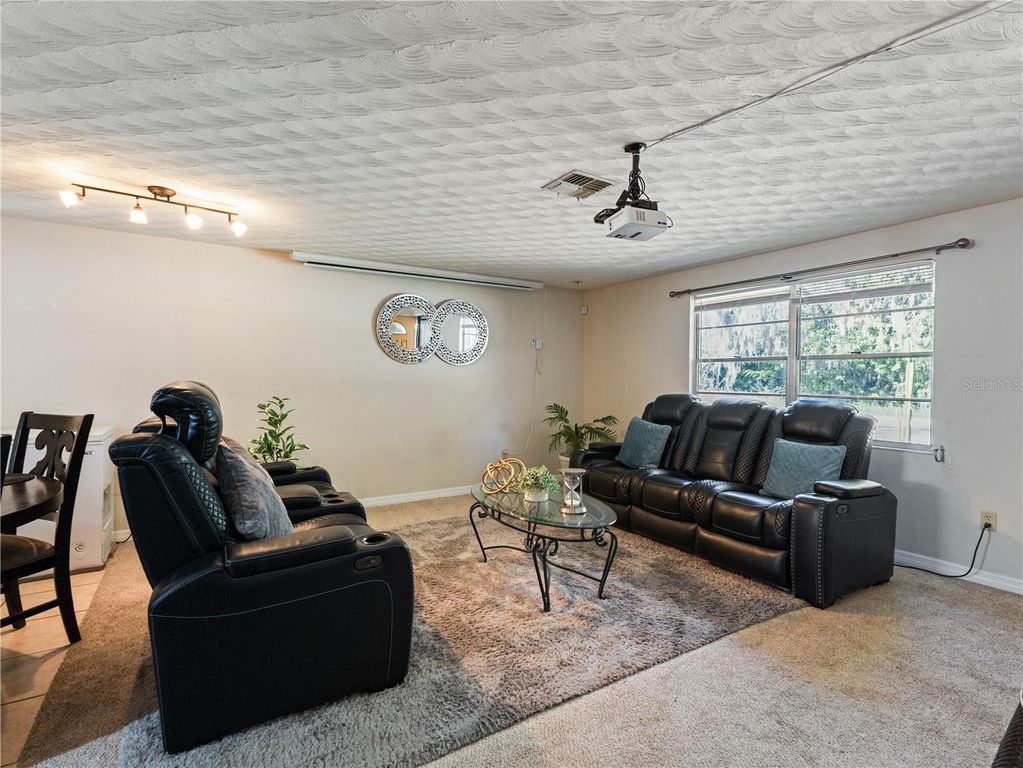 Image 5 of property listing at 613 S WILLOW AVENUE, Avon Park, FL 33825