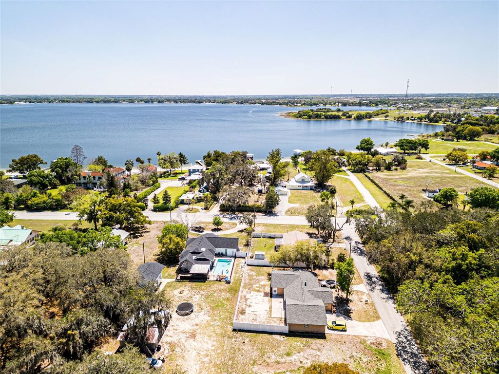 Image 43 of property listing at 613 S WILLOW AVENUE, Avon Park, FL 33825