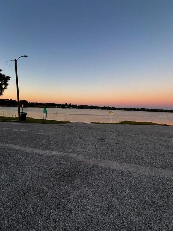 Image 49 of property listing at 613 S WILLOW AVENUE, Avon Park, FL 33825