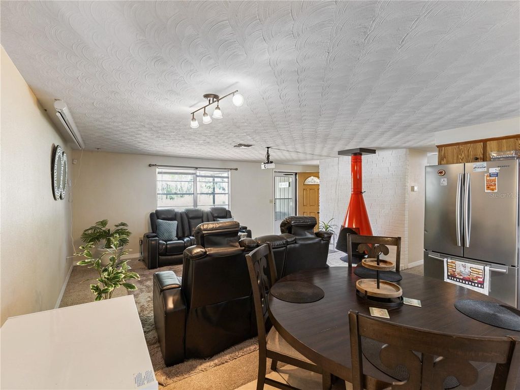 Image 7 of property listing at 613 S WILLOW AVENUE, Avon Park, FL 33825