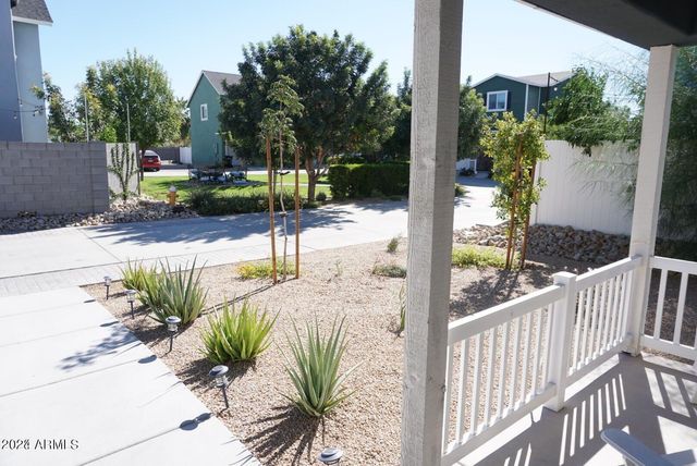 13820 N 7th Way, Phoenix, AZ 85022
