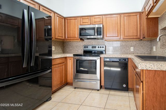 1810 E Blacklidge Dr Apt 417, Tucson, AZ 85719