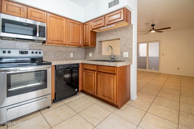 1810 E Blacklidge Dr Apt 417, Tucson, AZ 85719