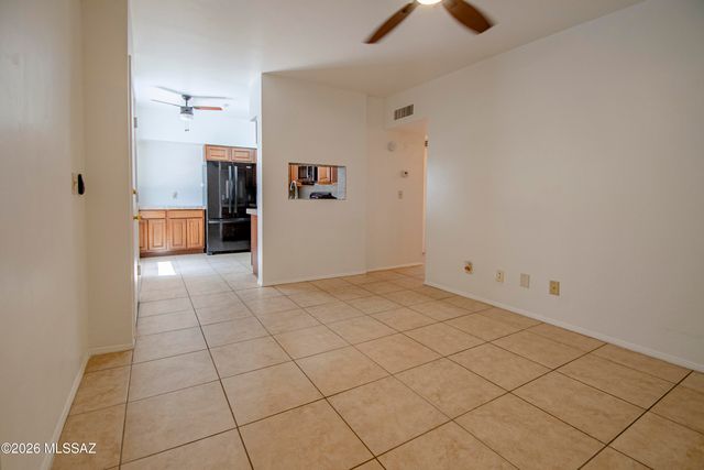 1810 E Blacklidge Dr Apt 417, Tucson, AZ 85719