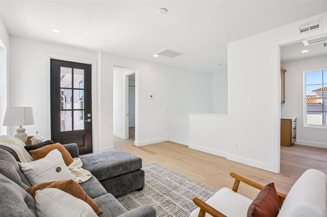 128 RICARDO WAY NE, St Petersburg, FL 33704