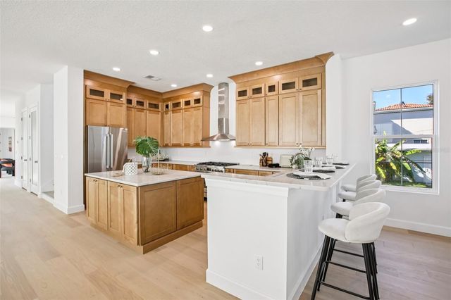 128 RICARDO WAY NE, St Petersburg, FL 33704