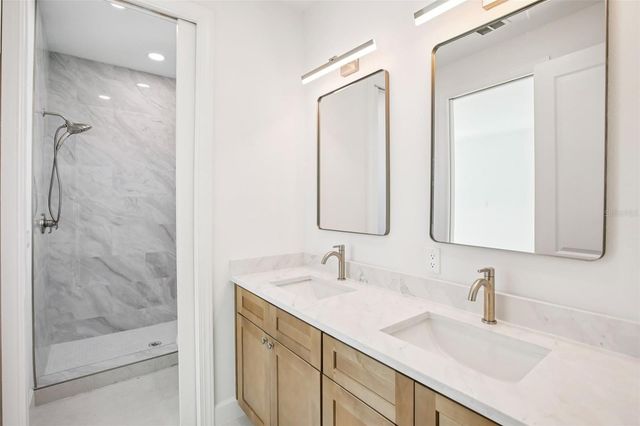 128 RICARDO WAY NE, St Petersburg, FL 33704