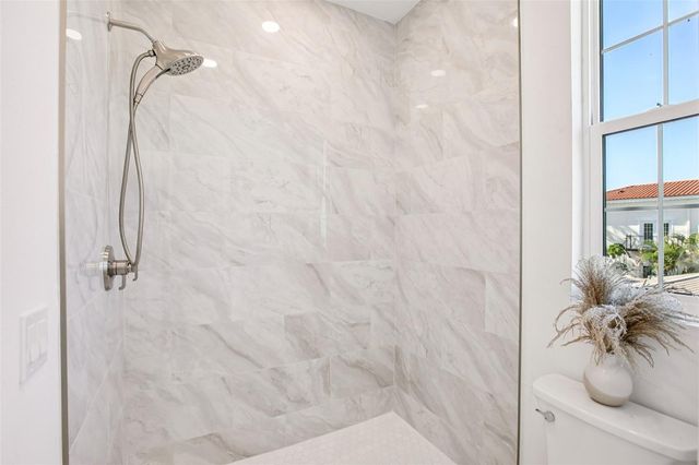 128 RICARDO WAY NE, St Petersburg, FL 33704