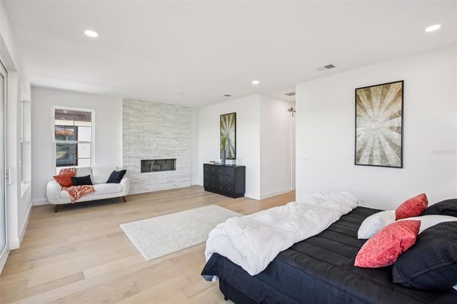 128 RICARDO WAY NE, St Petersburg, FL 33704