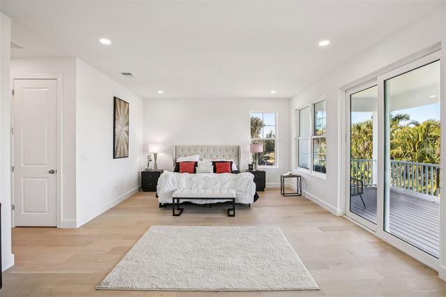 128 RICARDO WAY NE, St Petersburg, FL 33704