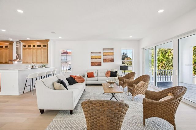 128 RICARDO WAY NE, St Petersburg, FL 33704