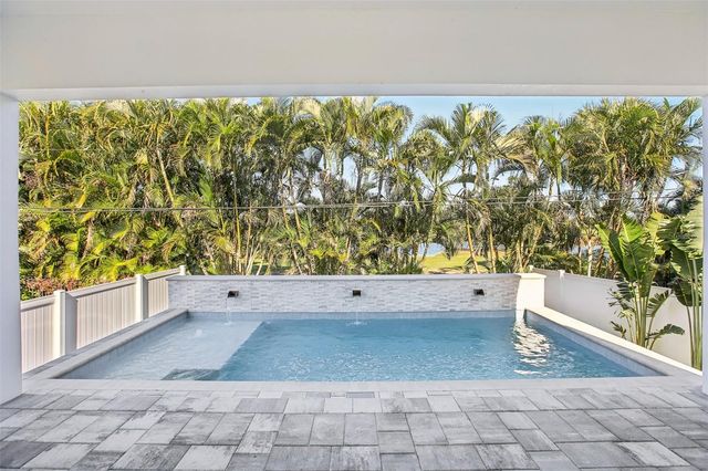 128 RICARDO WAY NE, St Petersburg, FL 33704