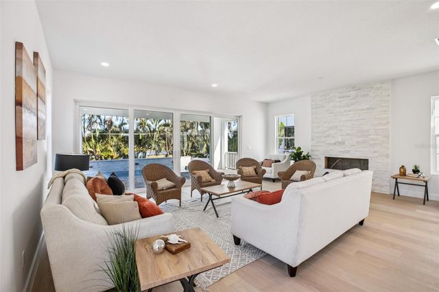 128 RICARDO WAY NE, St Petersburg, FL 33704